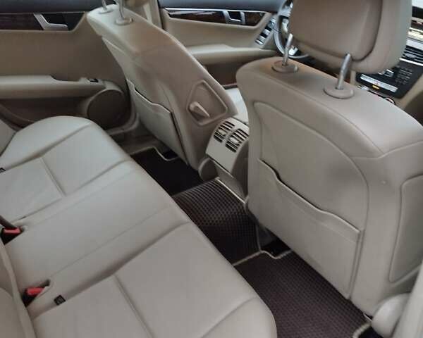 Білий Мерседес Ц-Клас, об'ємом двигуна 1.8 л та пробігом 177 тис. км за 15000 $, фото 14 на Automoto.ua