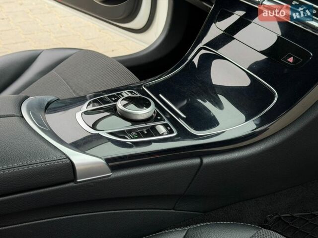 Белый Мерседес Ц-Класс, объемом двигателя 1.6 л и пробегом 75 тыс. км за 18500 $, фото 57 на Automoto.ua