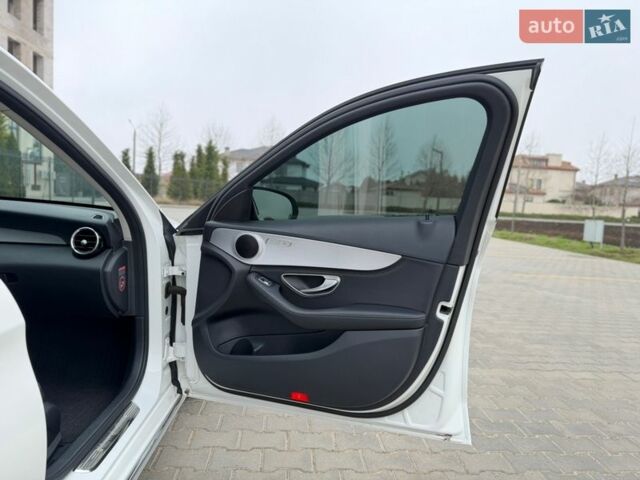 Белый Мерседес Ц-Класс, объемом двигателя 1.6 л и пробегом 75 тыс. км за 18500 $, фото 32 на Automoto.ua