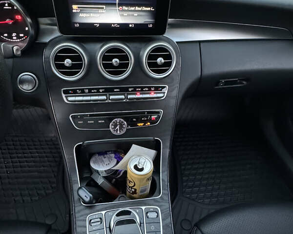 Белый Мерседес Ц-Класс, объемом двигателя 2 л и пробегом 140 тыс. км за 25000 $, фото 21 на Automoto.ua