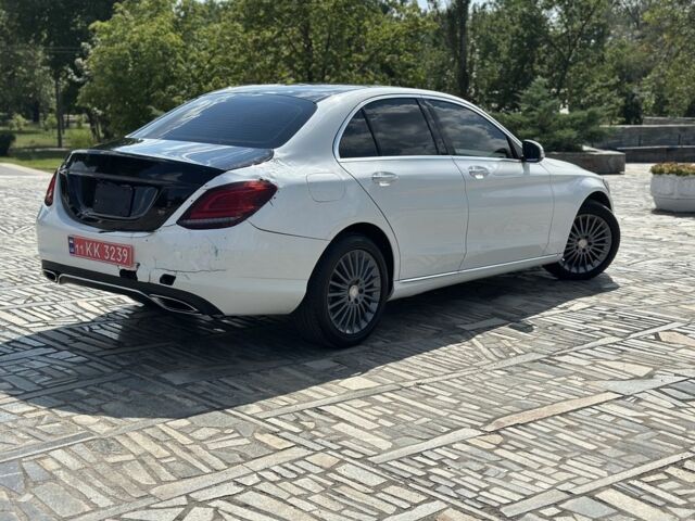 Білий Мерседес Ц-Клас, об'ємом двигуна 0 л та пробігом 174 тис. км за 13500 $, фото 3 на Automoto.ua