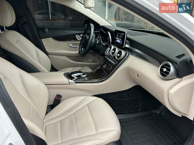 Білий Мерседес Ц-Клас, об'ємом двигуна 2 л та пробігом 165 тис. км за 17999 $, фото 24 на Automoto.ua
