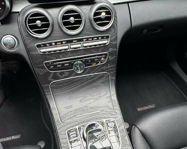 Белый Мерседес Ц-Класс, объемом двигателя 2 л и пробегом 140 тыс. км за 20500 $, фото 26 на Automoto.ua