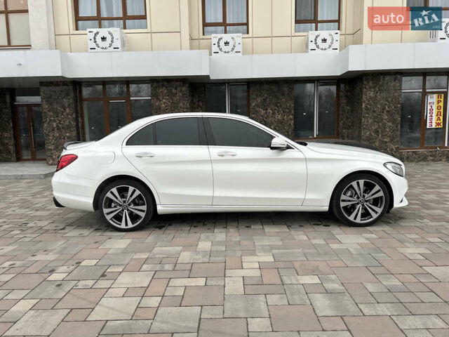 Білий Мерседес Ц-Клас, об'ємом двигуна 2 л та пробігом 165 тис. км за 17999 $, фото 9 на Automoto.ua