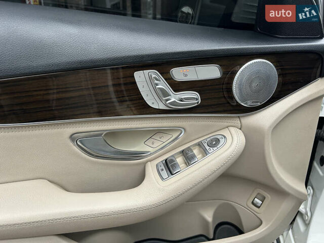 Білий Мерседес Ц-Клас, об'ємом двигуна 2 л та пробігом 165 тис. км за 17999 $, фото 17 на Automoto.ua