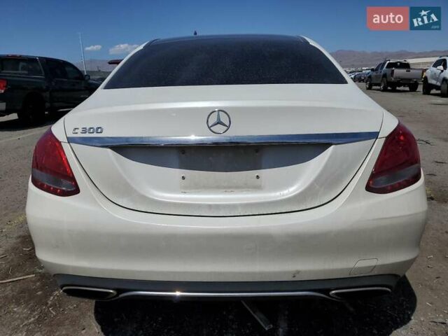 Белый Мерседес Ц-Класс, объемом двигателя 1.99 л и пробегом 75 тыс. км за 2800 $, фото 5 на Automoto.ua