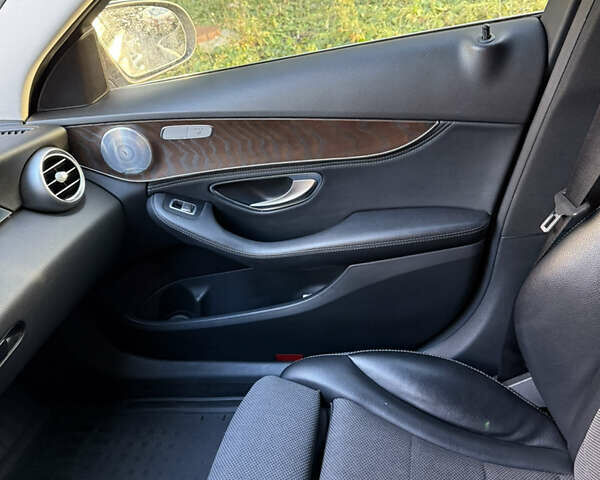 Белый Мерседес Ц-Класс, объемом двигателя 2 л и пробегом 113 тыс. км за 19800 $, фото 7 на Automoto.ua