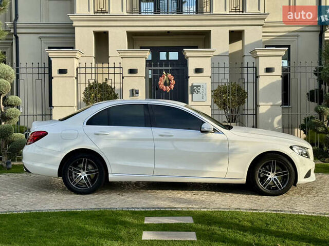 Білий Мерседес Ц-Клас, об'ємом двигуна 2 л та пробігом 125 тис. км за 21900 $, фото 6 на Automoto.ua
