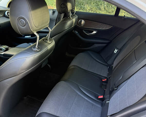 Белый Мерседес Ц-Класс, объемом двигателя 2 л и пробегом 113 тыс. км за 19800 $, фото 9 на Automoto.ua