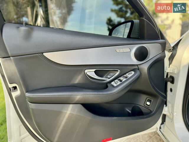 Білий Мерседес Ц-Клас, об'ємом двигуна 2 л та пробігом 125 тис. км за 21900 $, фото 19 на Automoto.ua