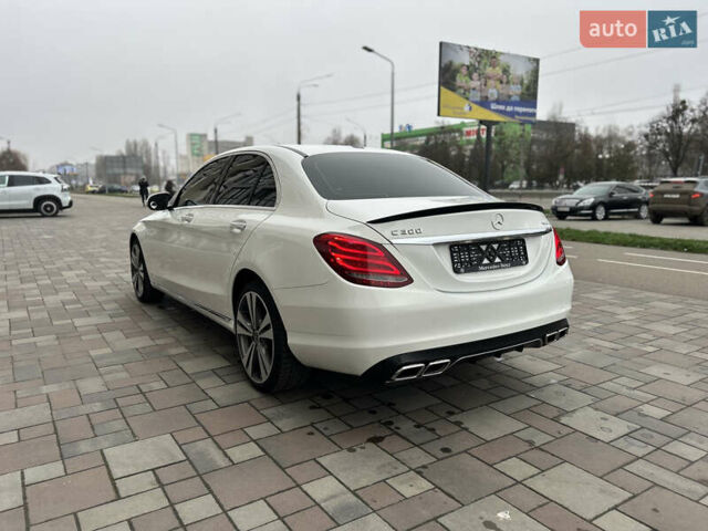 Білий Мерседес Ц-Клас, об'ємом двигуна 2 л та пробігом 165 тис. км за 17999 $, фото 3 на Automoto.ua