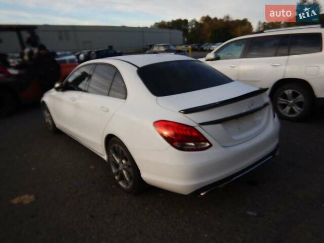 Белый Мерседес Ц-Класс, объемом двигателя 2 л и пробегом 163 тыс. км за 11700 $, фото 3 на Automoto.ua