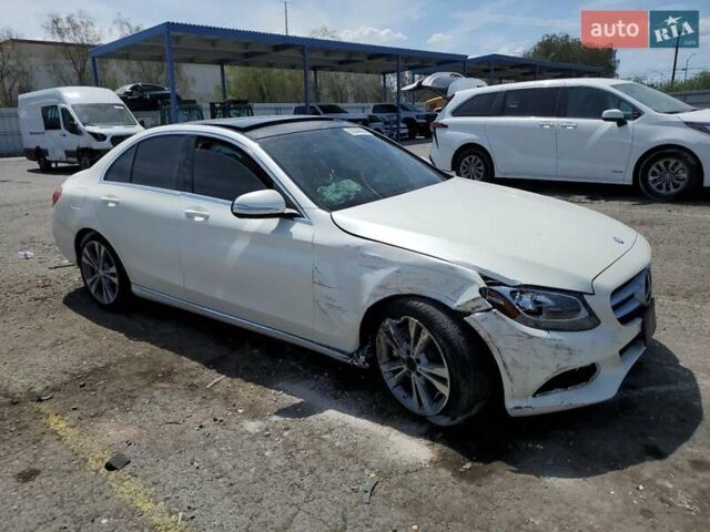 Белый Мерседес Ц-Класс, объемом двигателя 1.99 л и пробегом 75 тыс. км за 2800 $, фото 3 на Automoto.ua