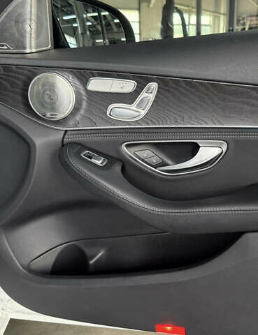 Белый Мерседес Ц-Класс, объемом двигателя 2 л и пробегом 140 тыс. км за 20500 $, фото 23 на Automoto.ua