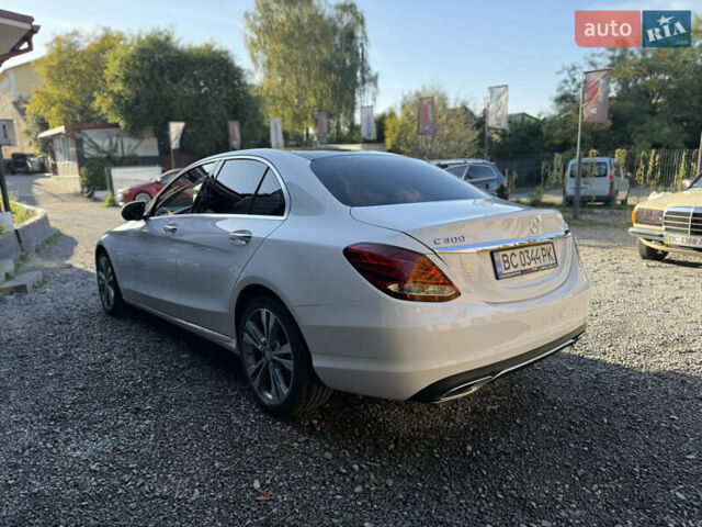 Білий Мерседес Ц-Клас, об'ємом двигуна 2 л та пробігом 90 тис. км за 19500 $, фото 5 на Automoto.ua