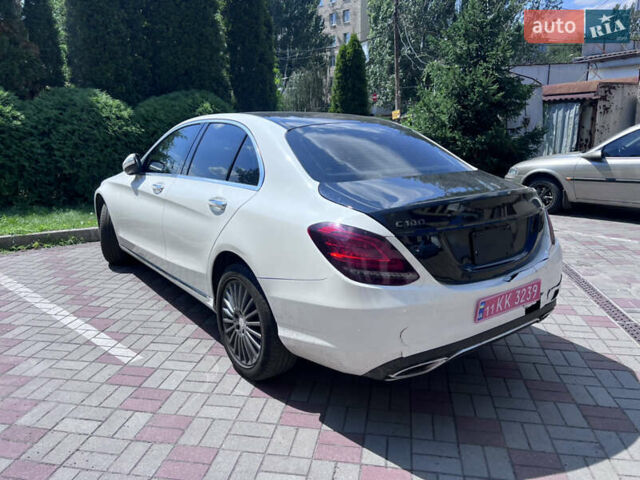 Белый Мерседес Ц-Класс, объемом двигателя 2 л и пробегом 170 тыс. км за 13400 $, фото 2 на Automoto.ua