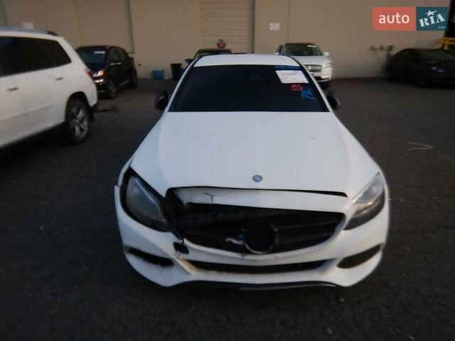 Белый Мерседес Ц-Класс, объемом двигателя 2 л и пробегом 163 тыс. км за 11700 $, фото 4 на Automoto.ua