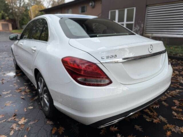 Белый Мерседес Ц-Класс, объемом двигателя 2 л и пробегом 76 тыс. км за 14500 $, фото 6 на Automoto.ua