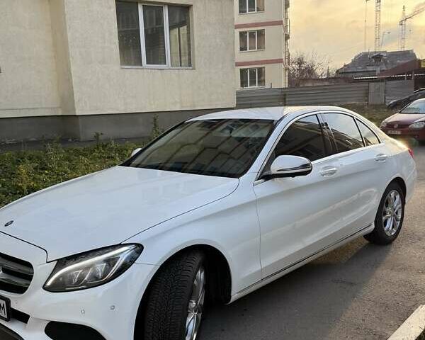 Белый Мерседес Ц-Класс, объемом двигателя 2 л и пробегом 113 тыс. км за 19800 $, фото 1 на Automoto.ua