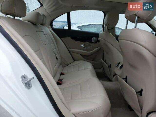 Білий Мерседес Ц-Клас, об'ємом двигуна 2 л та пробігом 119 тис. км за 3000 $, фото 9 на Automoto.ua