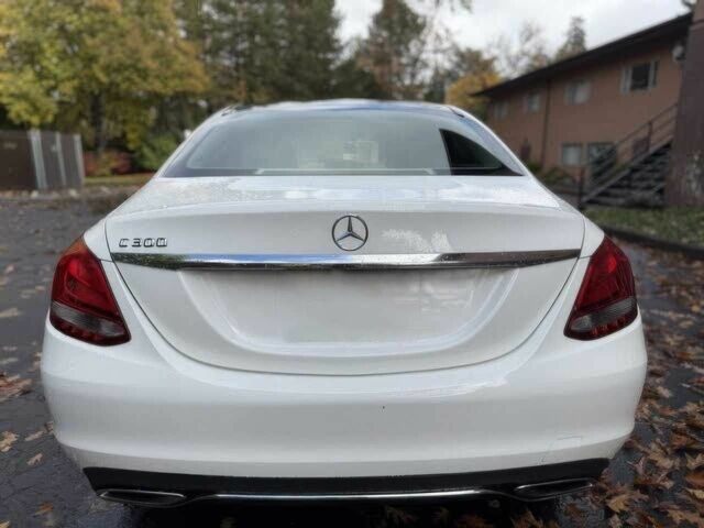 Белый Мерседес Ц-Класс, объемом двигателя 2 л и пробегом 76 тыс. км за 14500 $, фото 5 на Automoto.ua