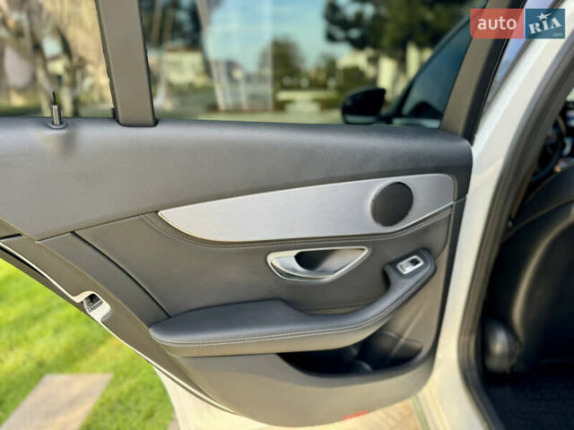 Білий Мерседес Ц-Клас, об'ємом двигуна 2 л та пробігом 125 тис. км за 21900 $, фото 24 на Automoto.ua