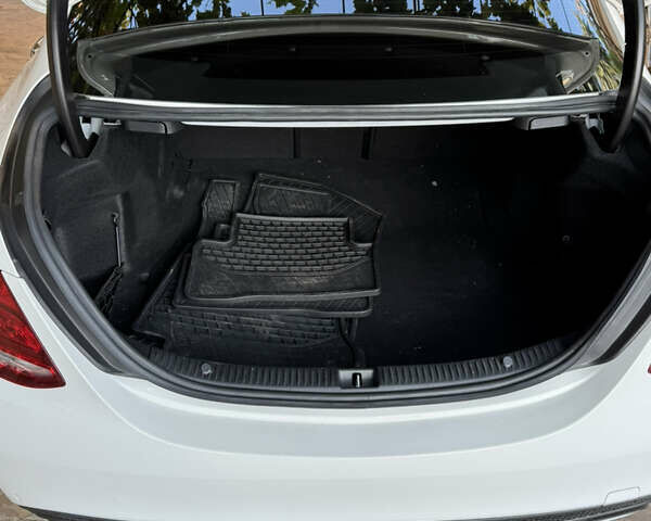 Белый Мерседес Ц-Класс, объемом двигателя 2 л и пробегом 140 тыс. км за 20500 $, фото 14 на Automoto.ua