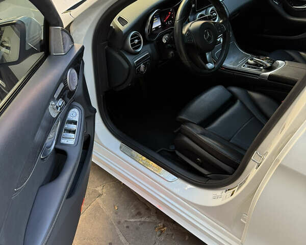 Белый Мерседес Ц-Класс, объемом двигателя 2 л и пробегом 140 тыс. км за 20500 $, фото 9 на Automoto.ua