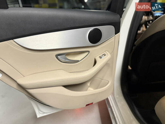 Белый Мерседес Ц-Класс, объемом двигателя 1.99 л и пробегом 109 тыс. км за 18900 $, фото 23 на Automoto.ua