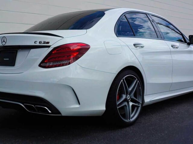 Білий Мерседес Ц-Клас, об'ємом двигуна 4 л та пробігом 70 тис. км за 19900 $, фото 6 на Automoto.ua