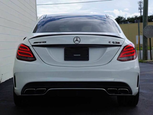 Білий Мерседес Ц-Клас, об'ємом двигуна 4 л та пробігом 70 тис. км за 19900 $, фото 5 на Automoto.ua