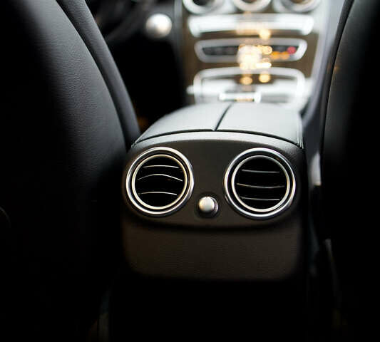 Белый Мерседес Ц-Класс, объемом двигателя 2 л и пробегом 166 тыс. км за 19000 $, фото 43 на Automoto.ua