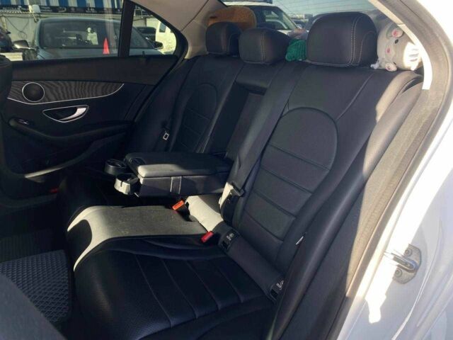 Белый Мерседес Ц-Класс, объемом двигателя 2 л и пробегом 145 тыс. км за 19990 $, фото 17 на Automoto.ua