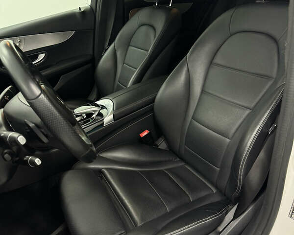 Белый Мерседес Ц-Класс, объемом двигателя 2.14 л и пробегом 144 тыс. км за 27000 $, фото 12 на Automoto.ua