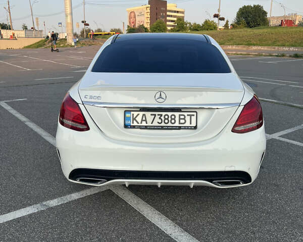 Мерседес Ц-Класс 2016 в Киеве на Automoto.ua Белый Мерседес Ц-Класс, объемом двигателя 2 л и пробегом 125 тыс. км за 19700 $, фото 9 на Automoto.ua