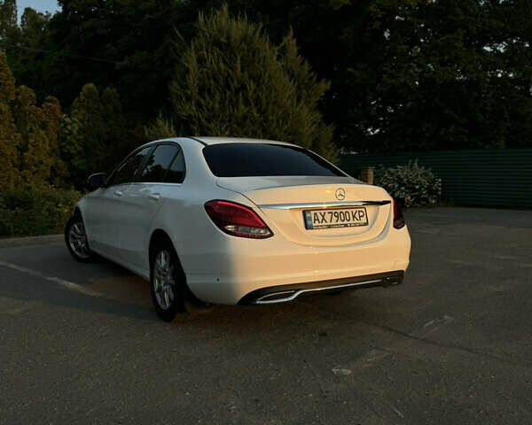 Белый Мерседес Ц-Класс, объемом двигателя 2.14 л и пробегом 250 тыс. км за 19999 $, фото 9 на Automoto.ua