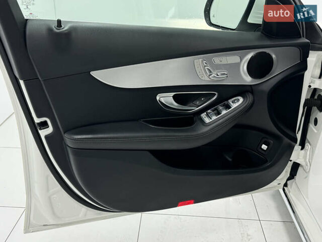 Белый Мерседес Ц-Класс, объемом двигателя 2.14 л и пробегом 144 тыс. км за 27000 $, фото 11 на Automoto.ua