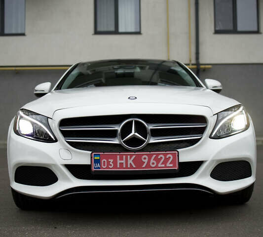 Белый Мерседес Ц-Класс, объемом двигателя 2 л и пробегом 166 тыс. км за 19000 $, фото 2 на Automoto.ua