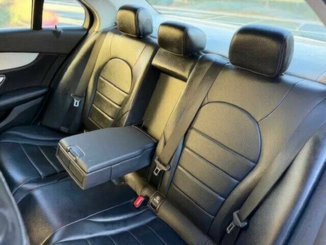 Белый Мерседес Ц-Класс, объемом двигателя 2 л и пробегом 79 тыс. км за 2450 $, фото 10 на Automoto.ua