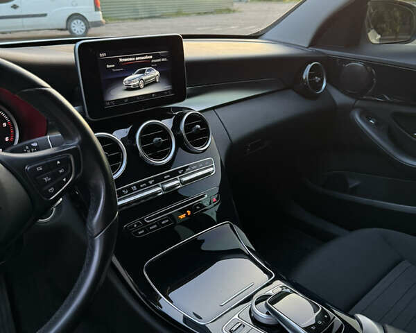 Белый Мерседес Ц-Класс, объемом двигателя 2.14 л и пробегом 250 тыс. км за 19999 $, фото 21 на Automoto.ua