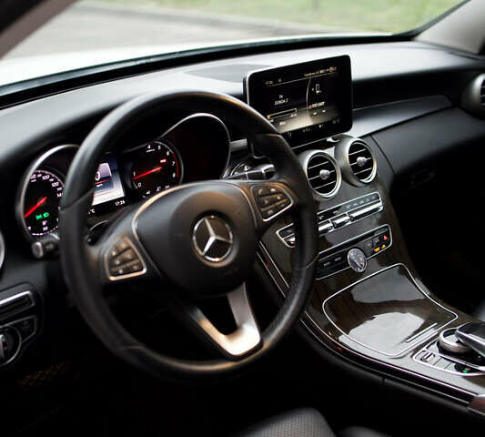 Белый Мерседес Ц-Класс, объемом двигателя 2 л и пробегом 166 тыс. км за 19000 $, фото 29 на Automoto.ua