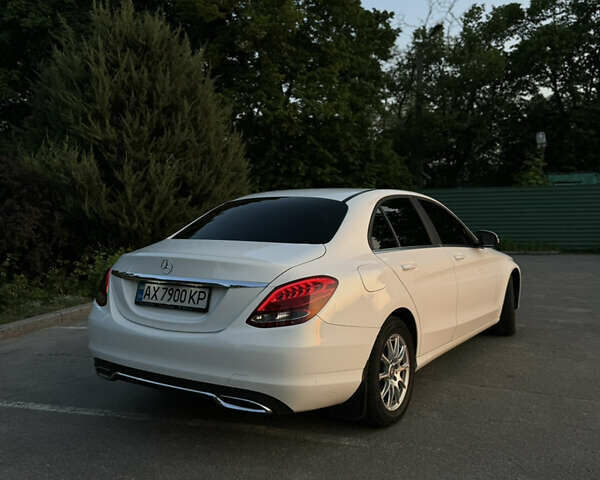 Белый Мерседес Ц-Класс, объемом двигателя 2.14 л и пробегом 250 тыс. км за 19999 $, фото 6 на Automoto.ua