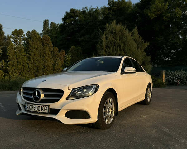 Белый Мерседес Ц-Класс, объемом двигателя 2.14 л и пробегом 250 тыс. км за 19999 $, фото 4 на Automoto.ua