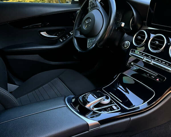 Белый Мерседес Ц-Класс, объемом двигателя 2.14 л и пробегом 250 тыс. км за 19999 $, фото 28 на Automoto.ua