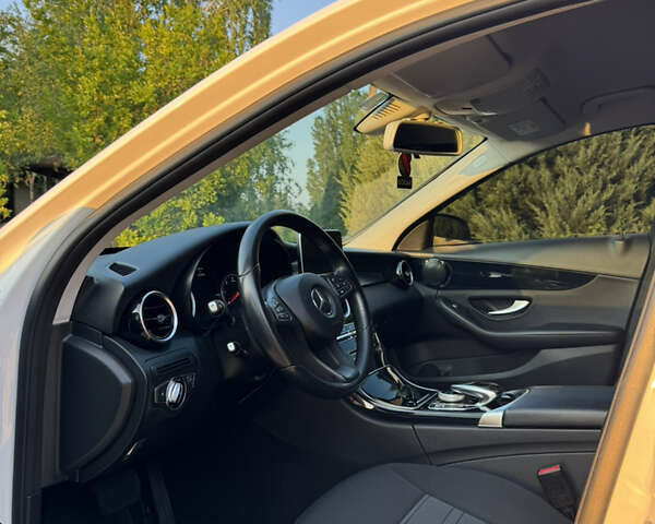 Белый Мерседес Ц-Класс, объемом двигателя 2.14 л и пробегом 250 тыс. км за 19999 $, фото 31 на Automoto.ua