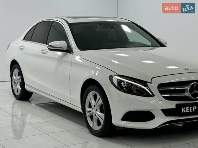 Белый Мерседес Ц-Класс, объемом двигателя 2.14 л и пробегом 144 тыс. км за 27000 $, фото 4 на Automoto.ua