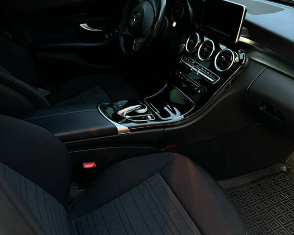 Белый Мерседес Ц-Класс, объемом двигателя 2.14 л и пробегом 250 тыс. км за 19999 $, фото 23 на Automoto.ua