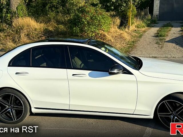Білий Мерседес Ц-Клас, об'ємом двигуна 2 л та пробігом 165 тис. км за 20500 $, фото 2 на Automoto.ua
