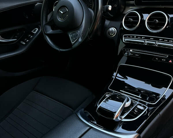 Белый Мерседес Ц-Класс, объемом двигателя 2.14 л и пробегом 250 тыс. км за 19999 $, фото 26 на Automoto.ua