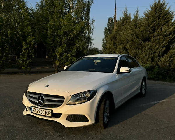 Белый Мерседес Ц-Класс, объемом двигателя 2.14 л и пробегом 250 тыс. км за 19999 $, фото 2 на Automoto.ua